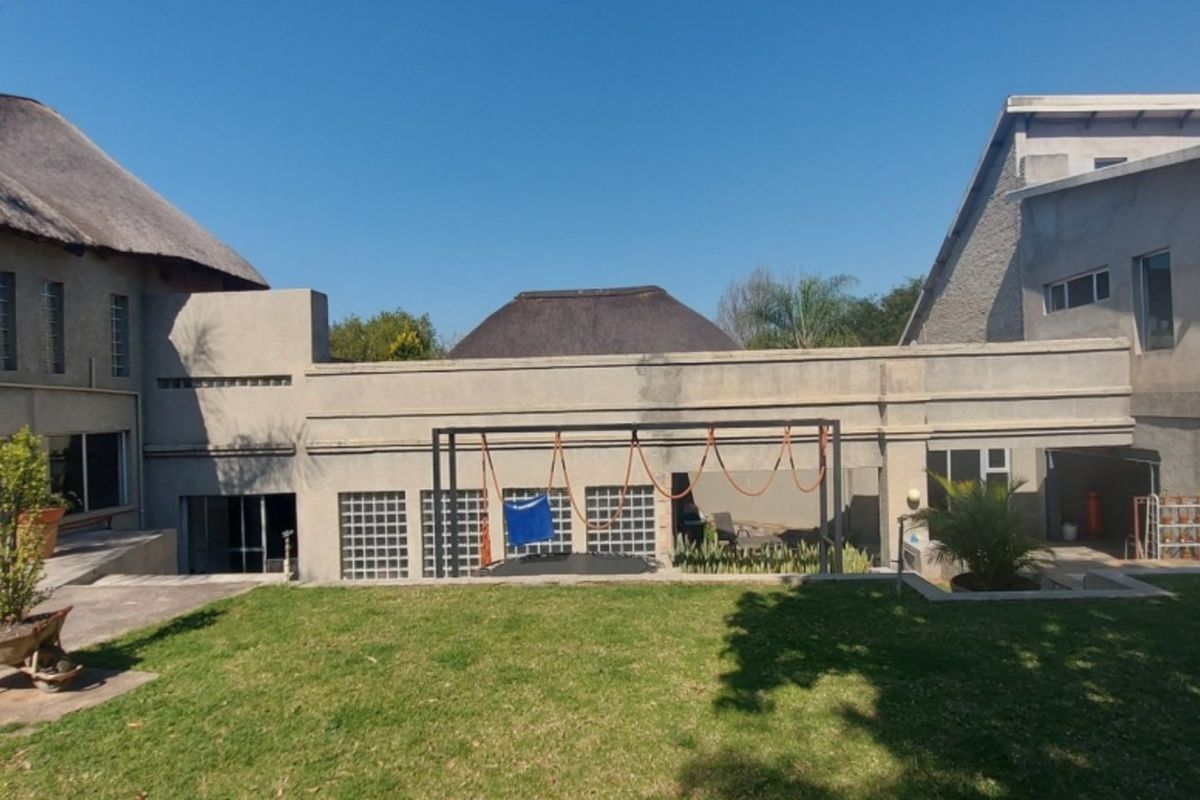 9,5 Ha Small Holdings in a popular part of White River. - Photo 4