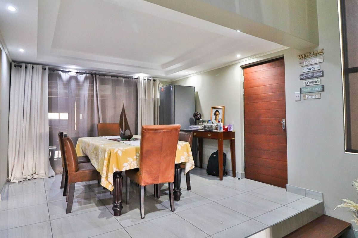 This magnificent residence in a gated Security Estate in Mbombela, boasts an array of features - Photo 3