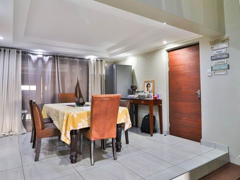 This magnificent residence in a gated Security Estate in Mbombela, boasts an array of features - Photo 3