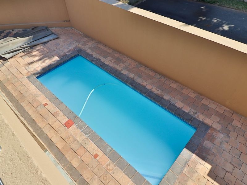 This magnificent residence in a gated Security Estate in Mbombela, boasts an array of features - Photo 8