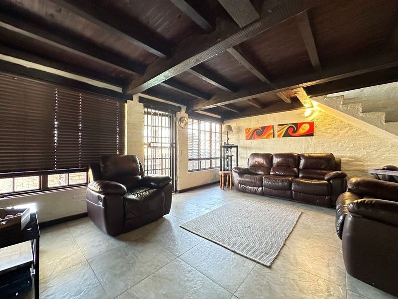 WHITE RIVER EXT 6 – ENTERTAINERS HOME FOR SALE - Photo 8