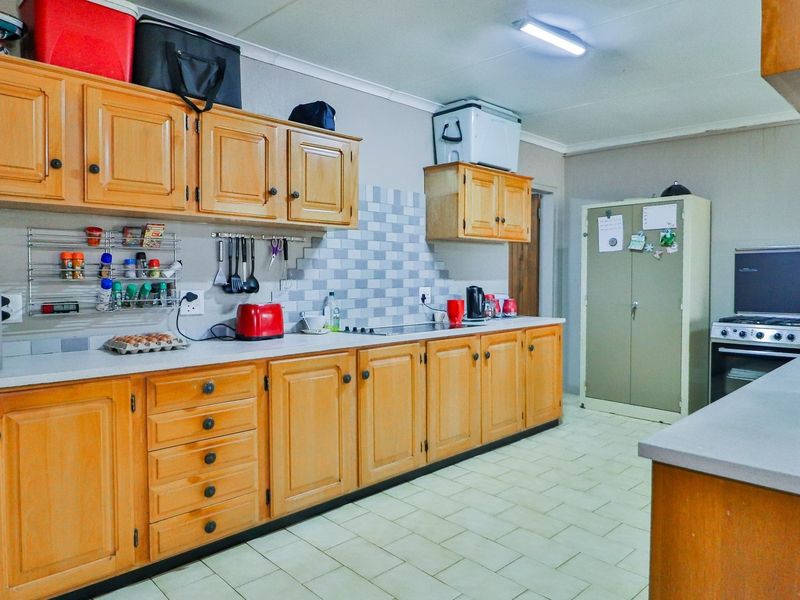 This property combines comfort, practicality and beauty of nature, making it a perfect retreat. - Photo 7