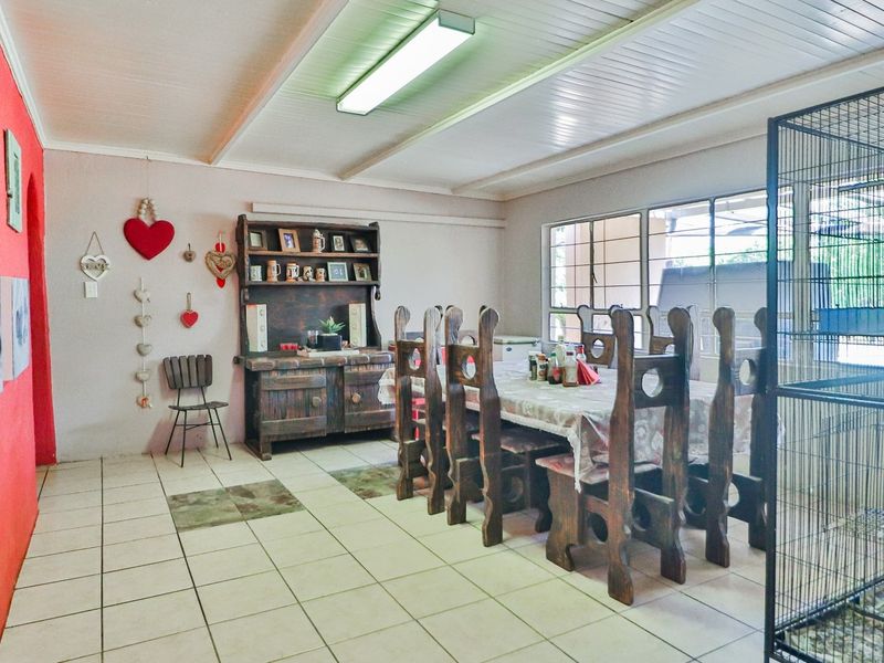 This property combines comfort, practicality and beauty of nature, making it a perfect retreat. - Photo 6