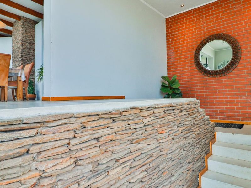 Architect-Designed Modern Four-Bedroom House  with Macadamia trees in production on Yaverland Road - Photo 7