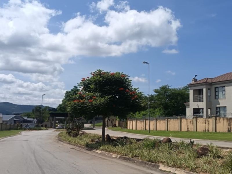 BREATHTAKING VIEW OVER NELSPRUIT FROM DRUM ROCK ESTATE - Photo 3