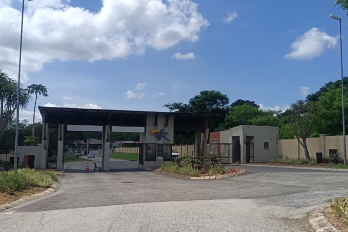 BREATHTAKING VIEW OVER NELSPRUIT FROM DRUM ROCK ESTATE - Photo 5