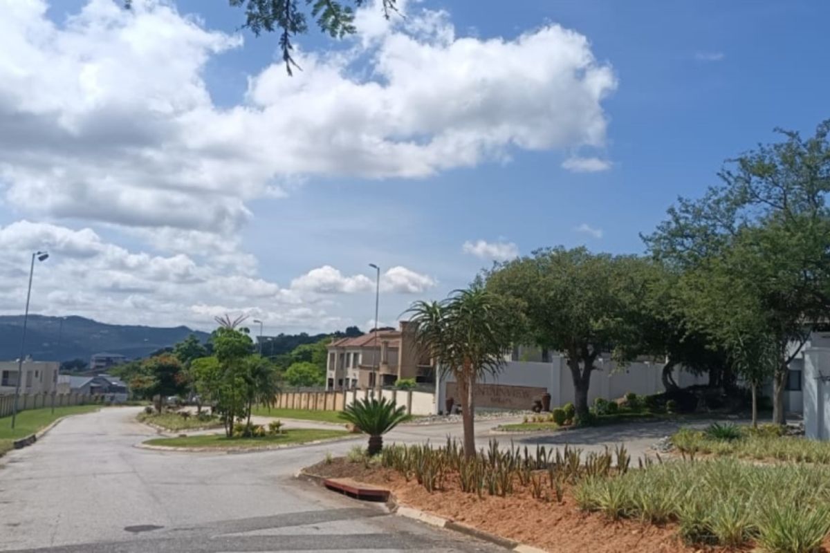 BREATHTAKING VIEW OVER NELSPRUIT FROM DRUM ROCK ESTATE - Photo 4