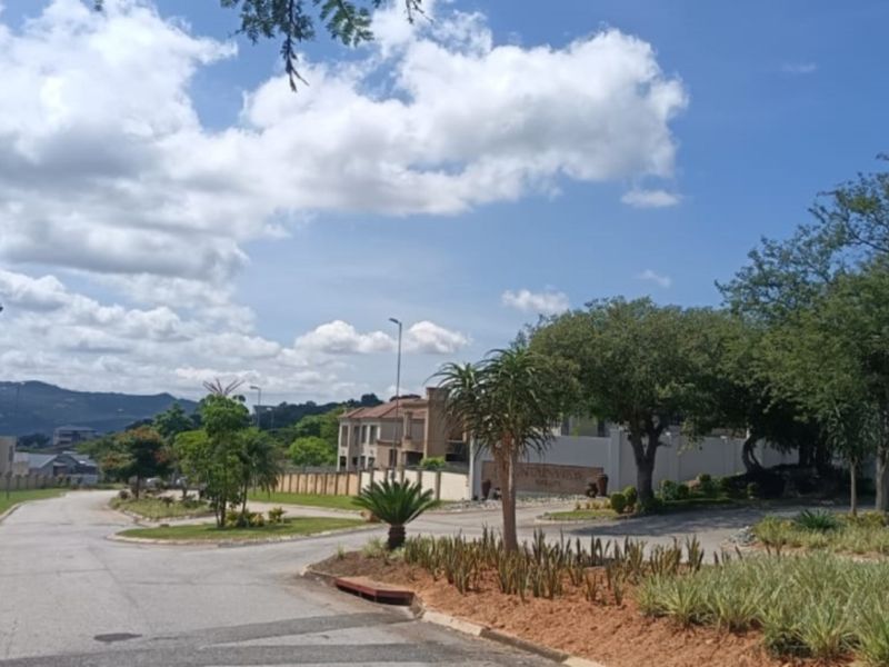 BREATHTAKING VIEW OVER NELSPRUIT FROM DRUM ROCK ESTATE - Photo 4