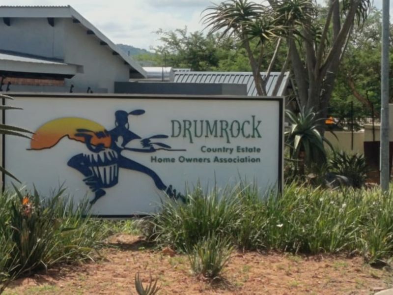 BREATHTAKING VIEW OVER NELSPRUIT FROM DRUM ROCK ESTATE - Photo 2