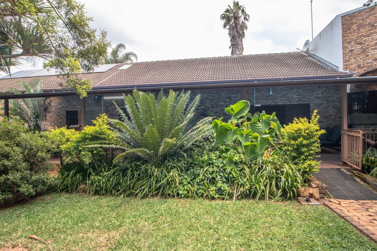 Business Opportunity: 8-Bedroom House, Each with a on-suite Bathroom - Photo 4