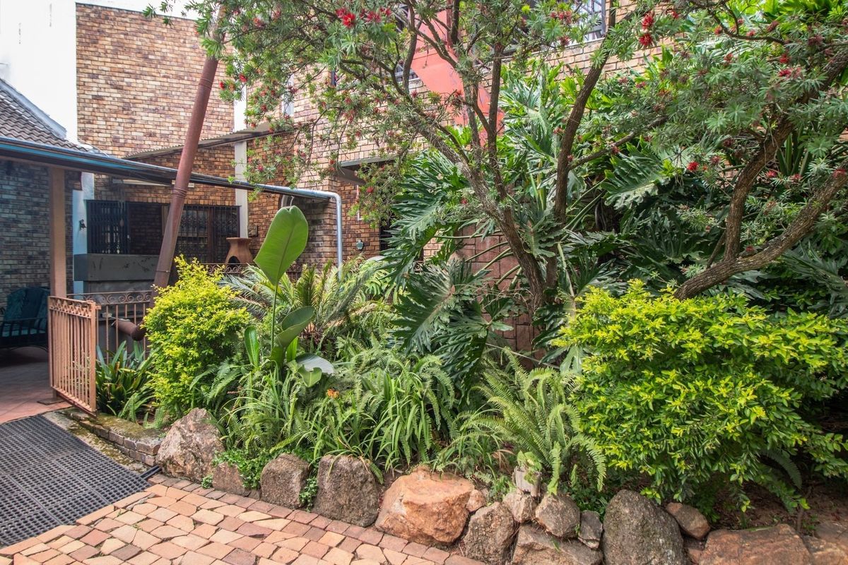 Business Opportunity: 8-Bedroom House, Each with a on-suite Bathroom - Photo 3