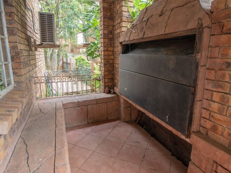 Business Opportunity: 8-Bedroom House, Each with a on-suite Bathroom - Photo 8