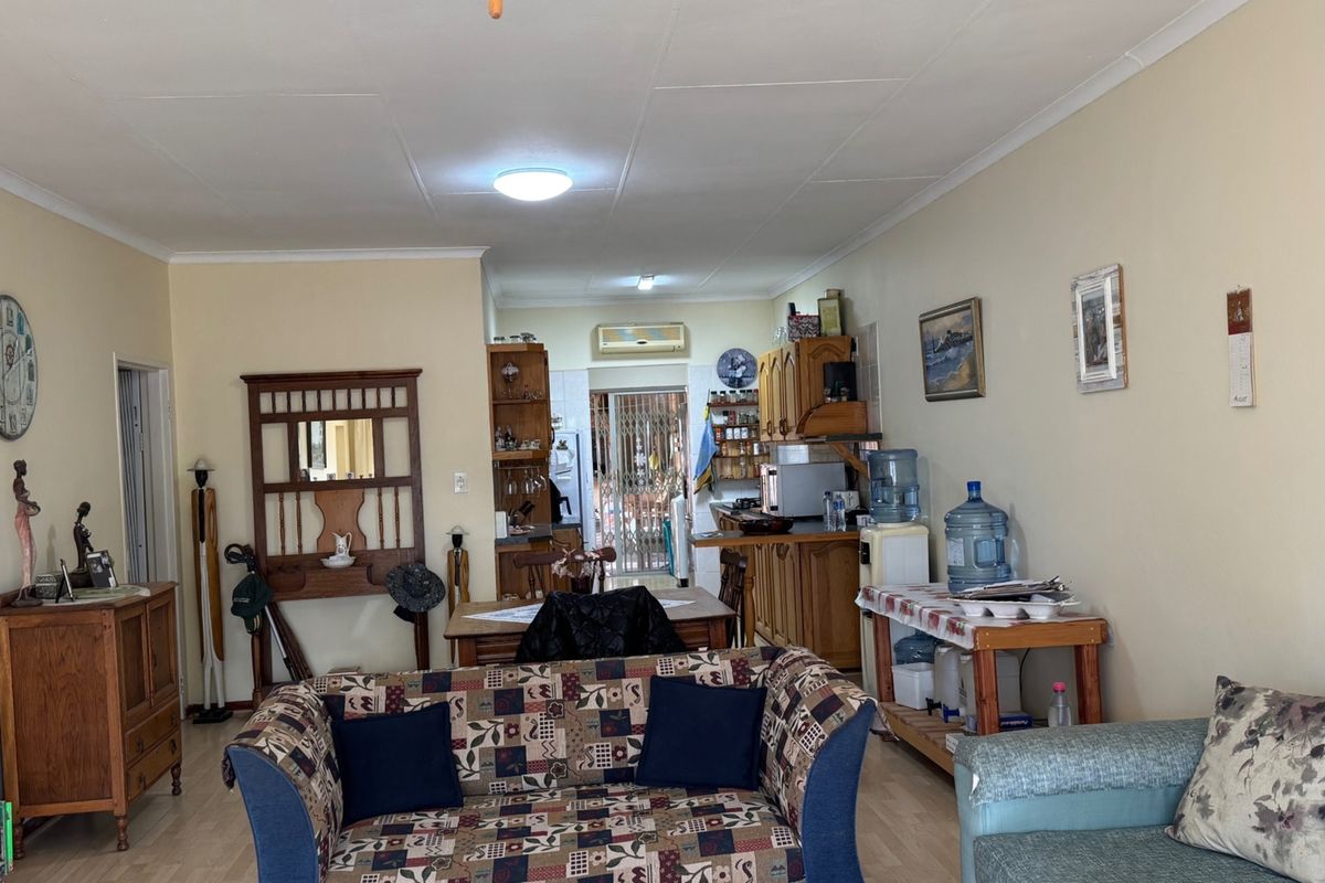 For sale in White River — a cozy and secure 3-bedroom, 2-bathroom home - Photo 3