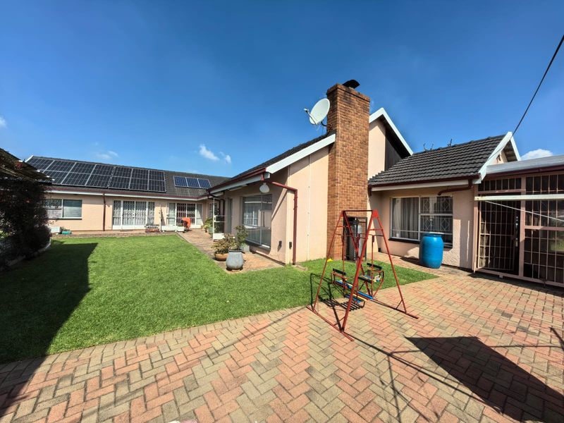 calling all investors to com and check this property! - Photo 3