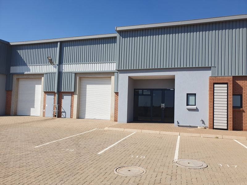 Warehouse to rent in business park on Route 21, Olifantsfontein - Photo 9