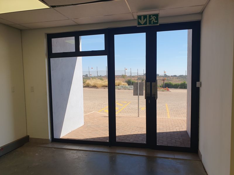 Warehouse to rent in business park on Route 21, Olifantsfontein - Photo 7
