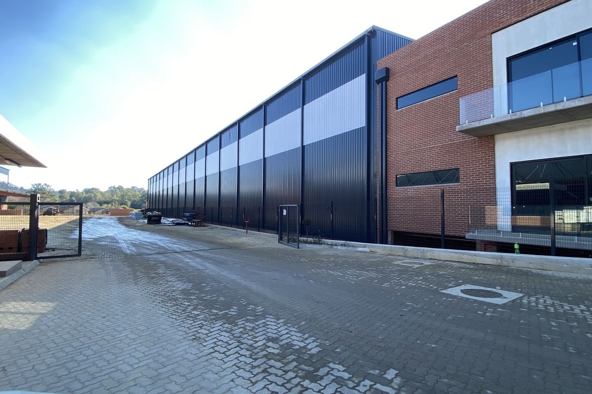 New Build 7731m2 Warehouse to Let in North Riding - Photo 2