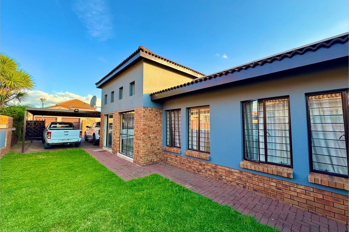 3 Bedroom Townhouse for Sale – Reyno Ridge, Witbank - Photo 5