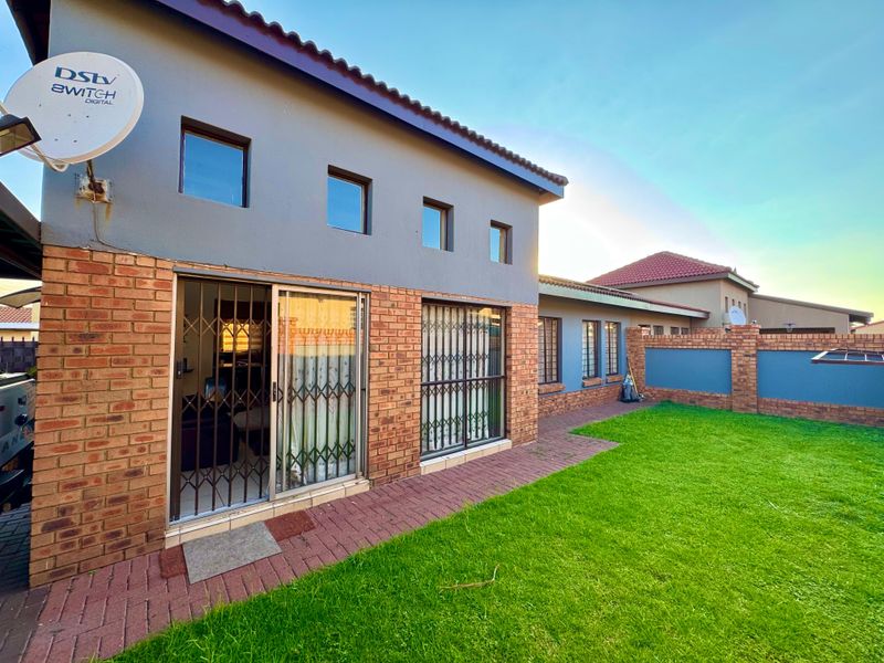 3 Bedroom Townhouse for Sale – Reyno Ridge, Witbank - Photo 4
