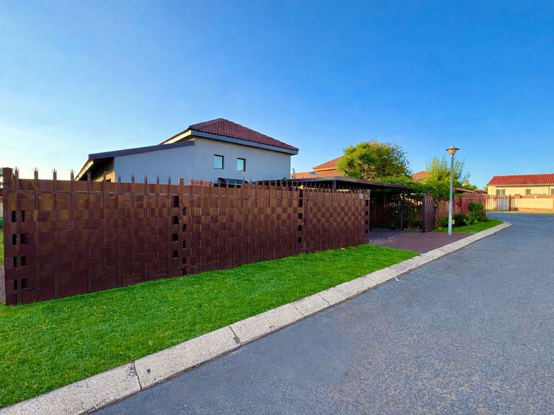 3 Bedroom Townhouse for Sale – Reyno Ridge, Witbank - Photo 2