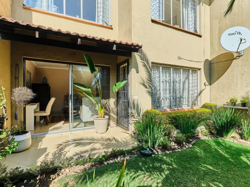 Lovely Renovated 3 Bedroom Townhouse in Corlett Gardens - Photo 2