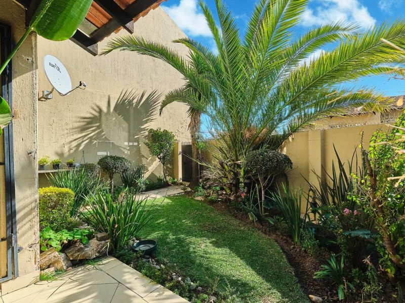 Lovely Renovated 3 Bedroom Townhouse in Corlett Gardens - Photo 3