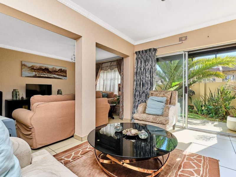 Lovely Renovated 3 Bedroom Townhouse in Corlett Gardens - Photo 10