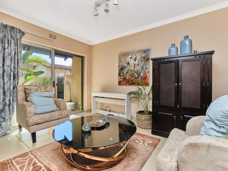 Lovely Renovated 3 Bedroom Townhouse in Corlett Gardens - Photo 9