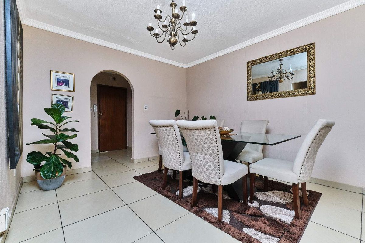 Lovely Renovated 3 Bedroom Townhouse in Corlett Gardens - Photo 4