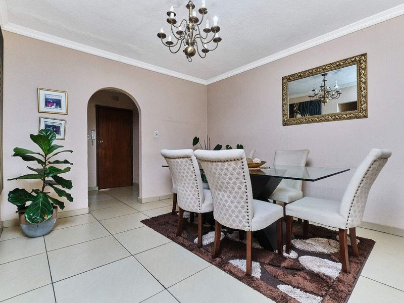Lovely Renovated 3 Bedroom Townhouse in Corlett Gardens - Photo 4