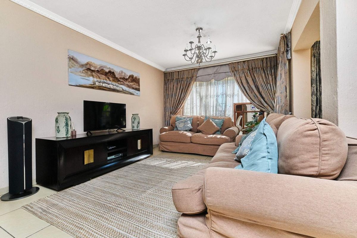 Lovely Renovated 3 Bedroom Townhouse in Corlett Gardens - Photo 5