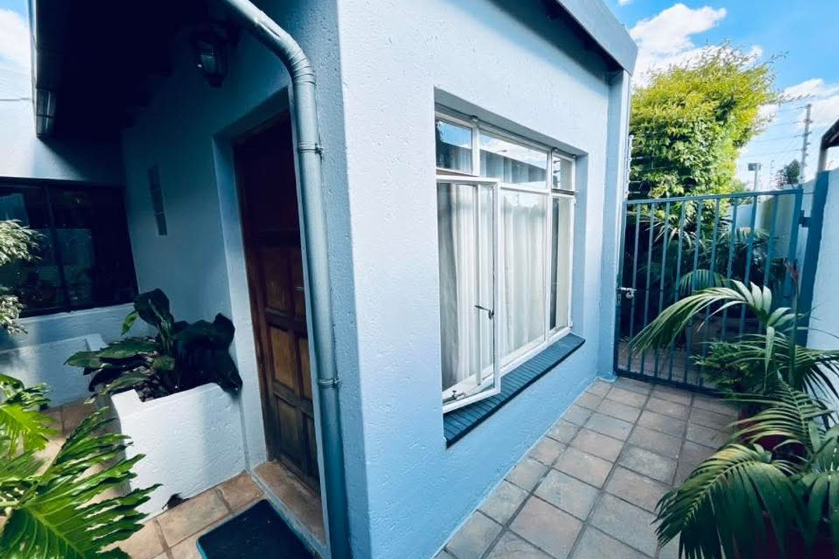 calling all the investors to came and see this property - Photo 4