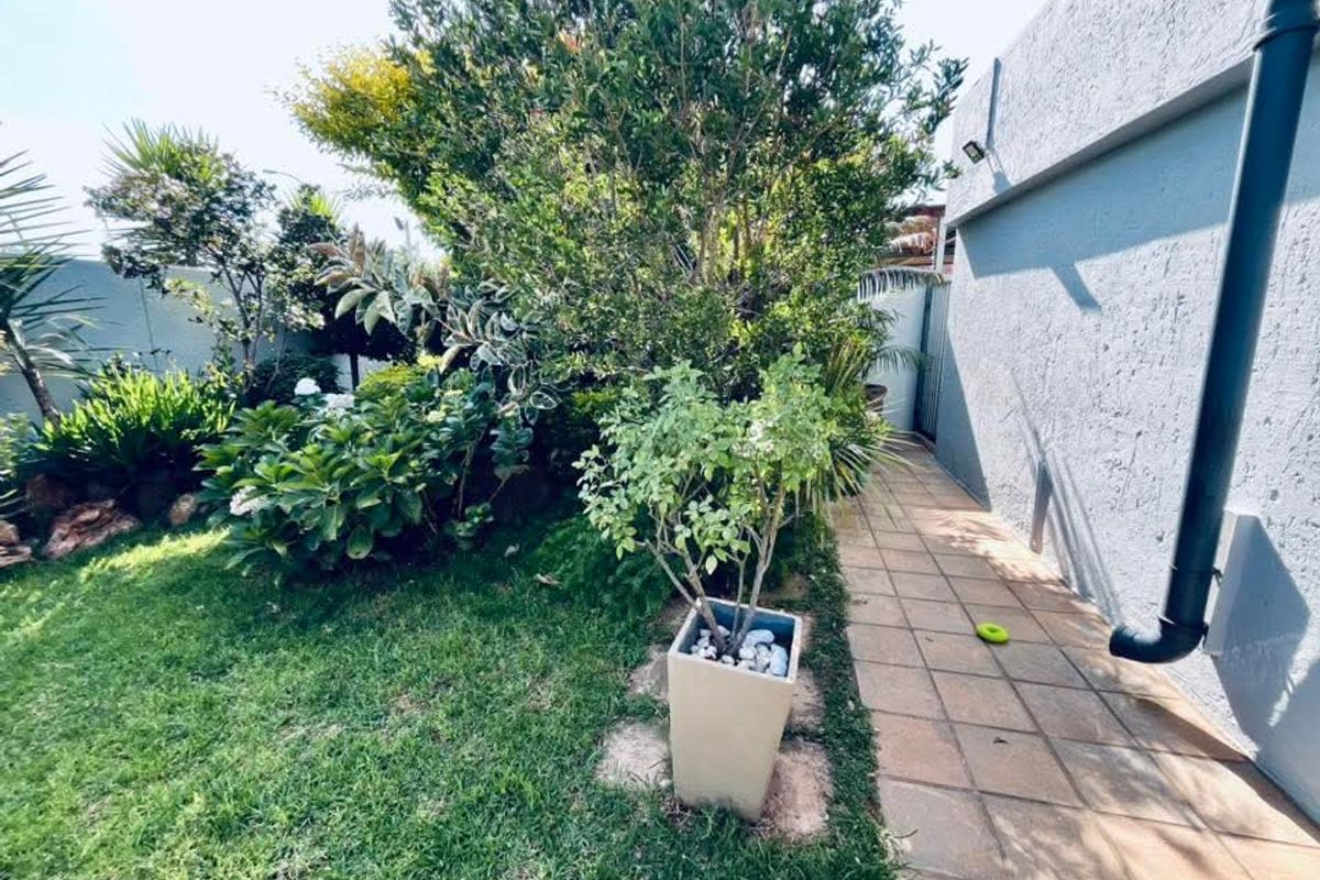 calling all the investors to came and see this property - Photo 3