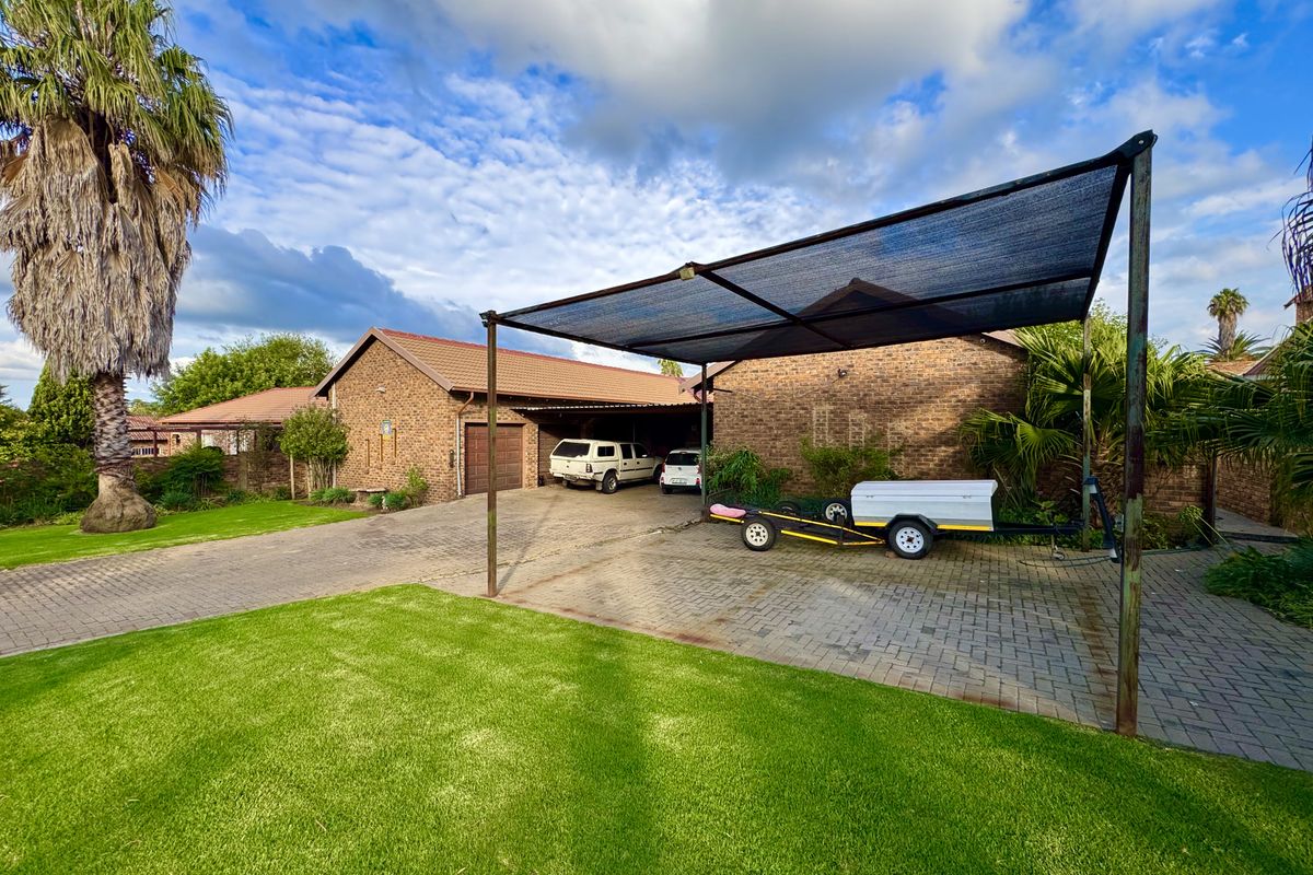 Spacious 4 Bedroom Family Home For Sale in Del Judor. - Photo 2