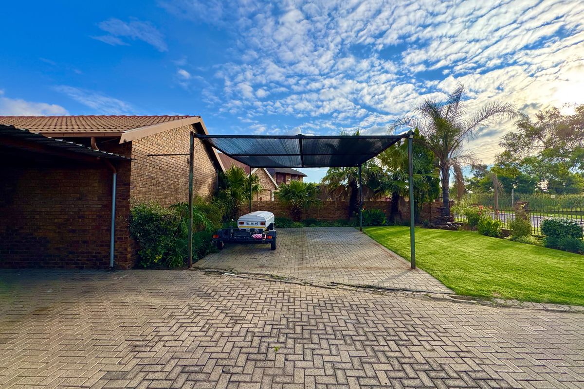 Spacious 4 Bedroom Family Home For Sale in Del Judor. - Photo 3