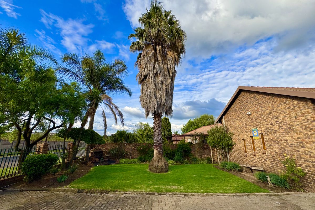 Spacious 4 Bedroom Family Home For Sale in Del Judor. - Photo 4