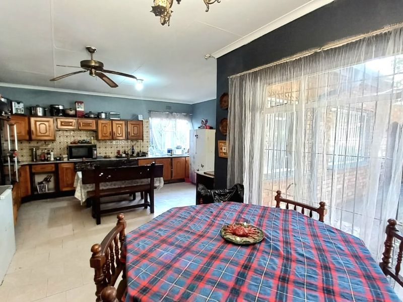 Home for sale in Vanderbijlpark - Photo 3