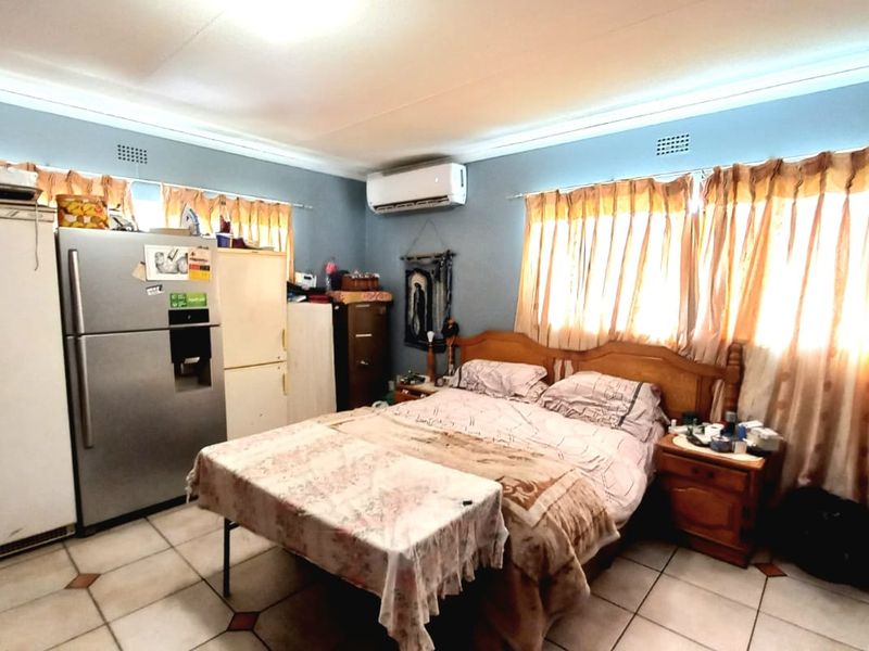 Home for sale in Vanderbijlpark - Photo 4