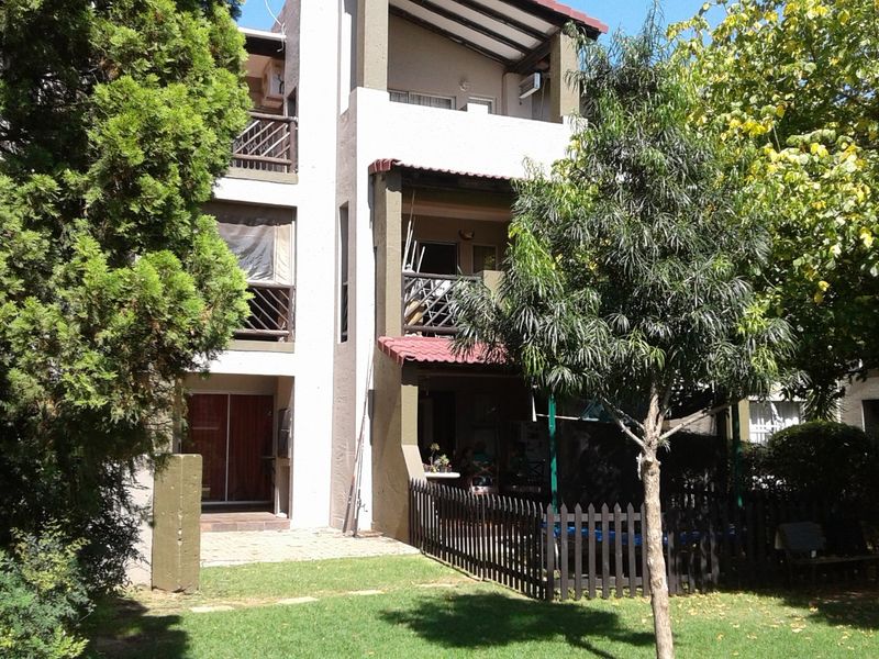 Three bedroom townhouse on the banks of the Vaalriver. - Photo 3