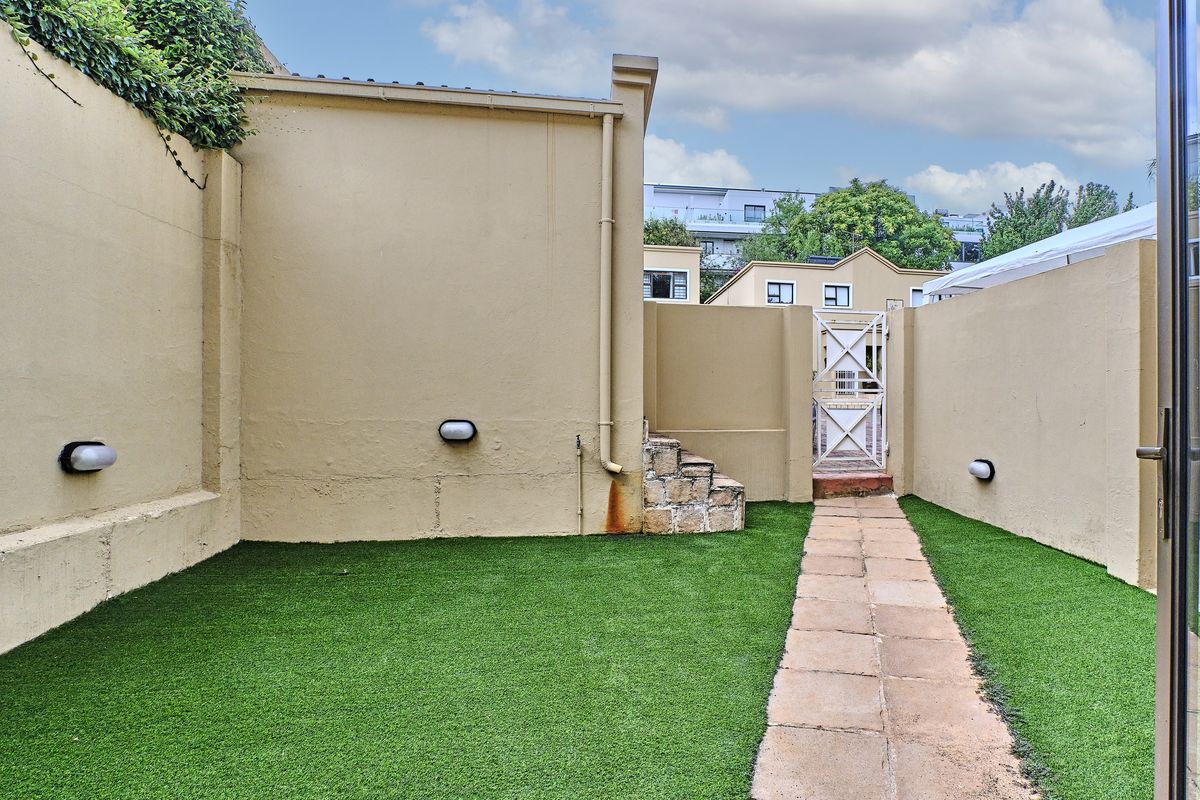 Lovely N/F Garden Townhouse in Sought-after Melrose North - Photo 4