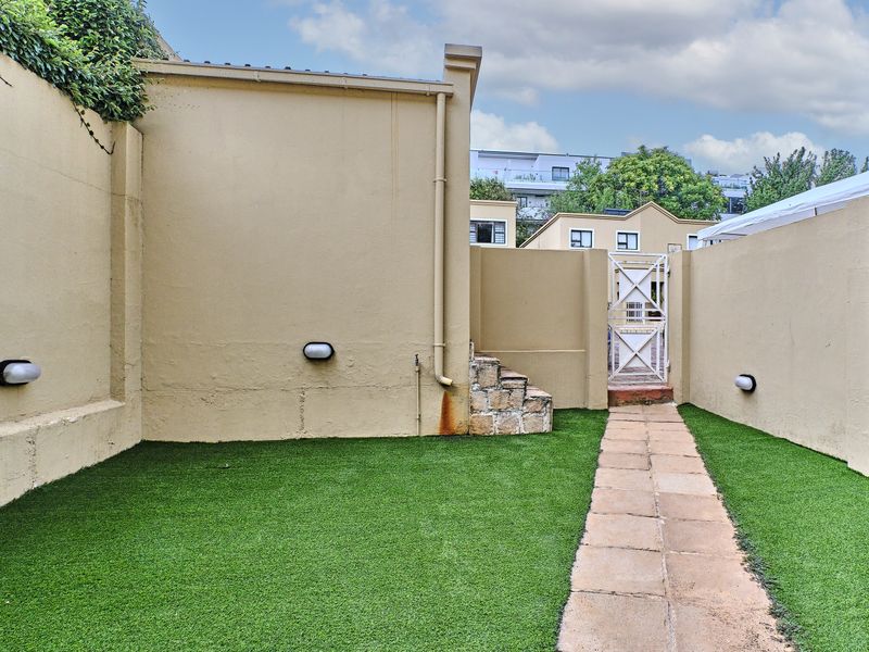 Lovely N/F Garden Townhouse in Sought-after Melrose North - Photo 4