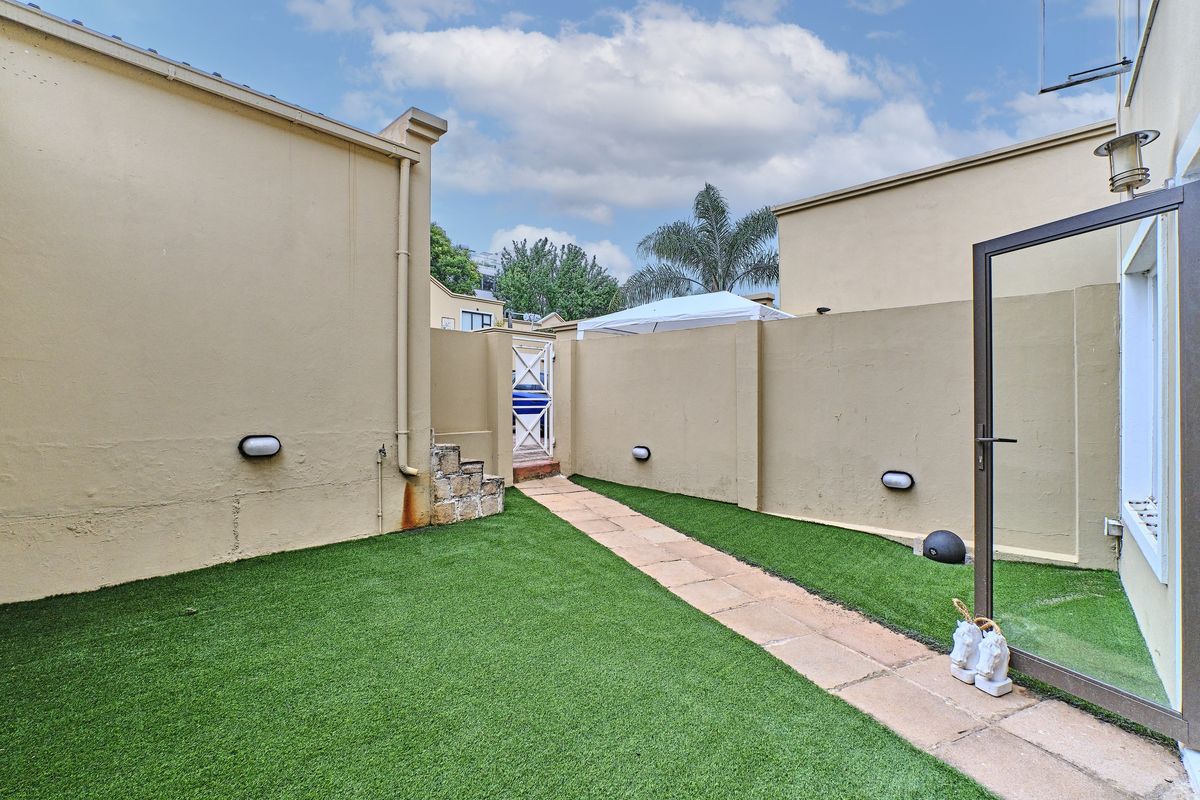 Lovely N/F Garden Townhouse in Sought-after Melrose North - Photo 5