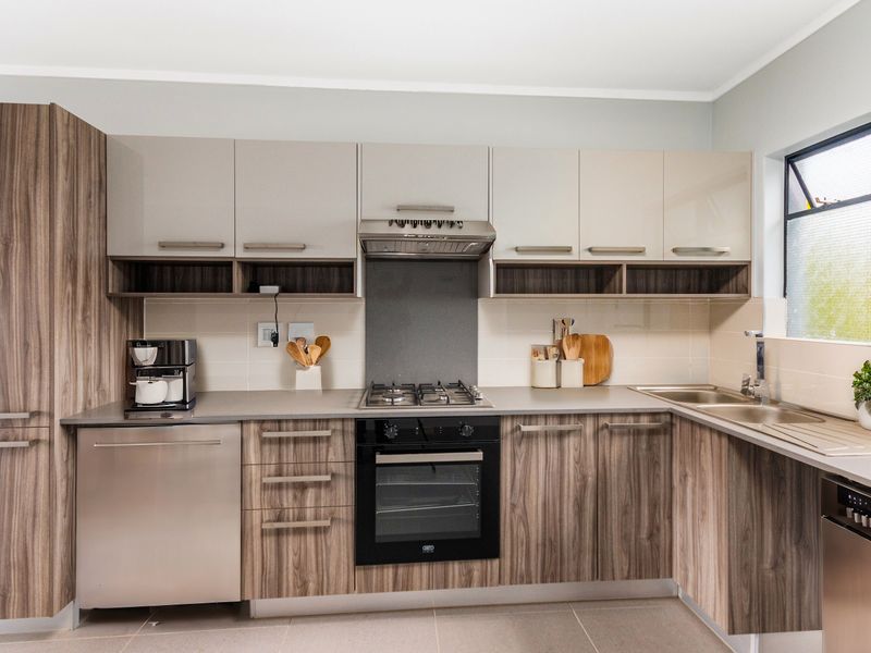 2 Bedroom apartment on the 2nd floor - Photo 2