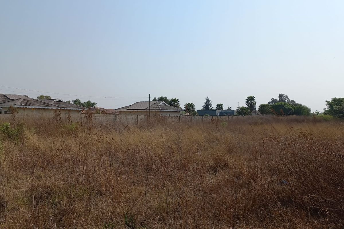 Discover 4000m2 of prime vacant land for sale in Henley On Klip, Meyerton—your dream property await - Photo 3