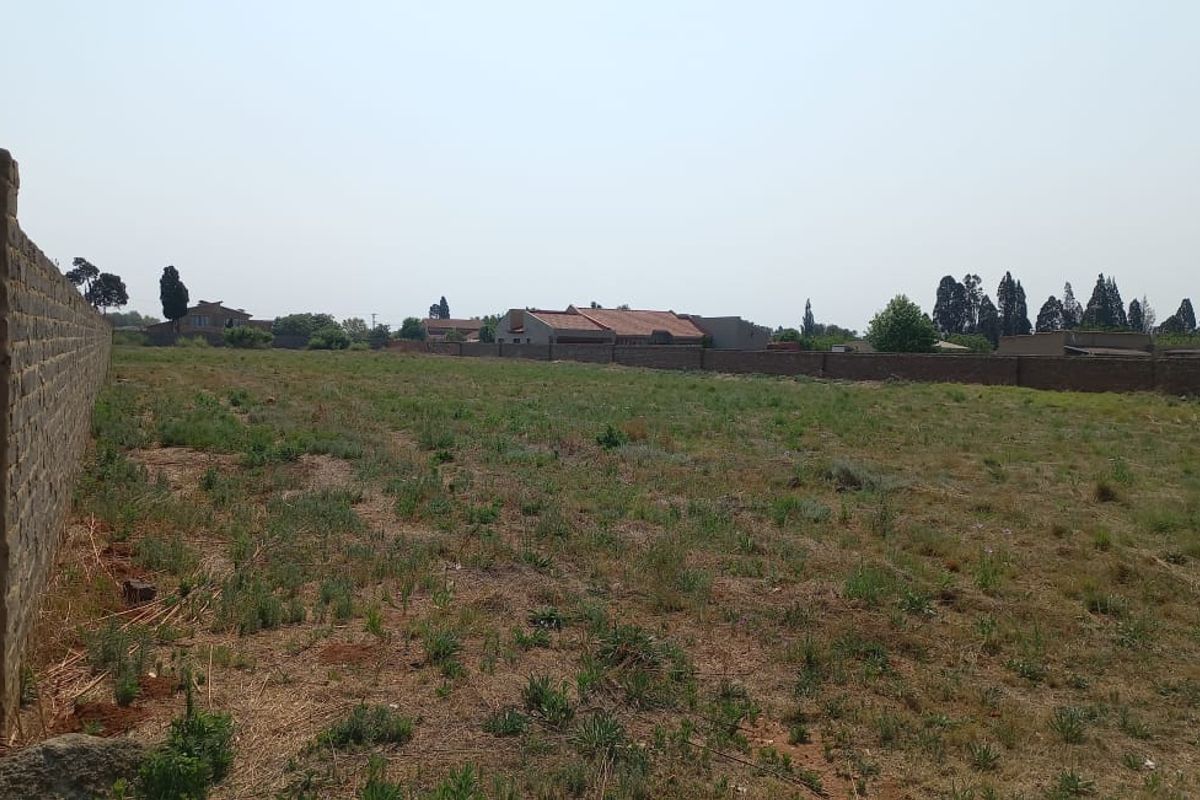 4000SQM vacant stand available on one of the good streets of Henley - Photo 3