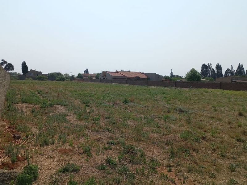 4000SQM vacant stand available on one of the good streets of Henley - Photo 3