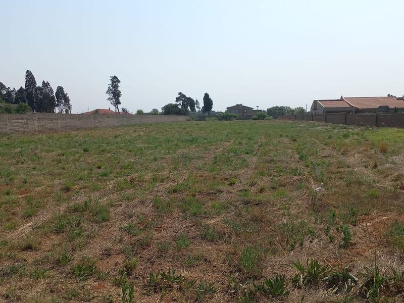 4000SQM vacant stand available on one of the good streets of Henley - Photo 2