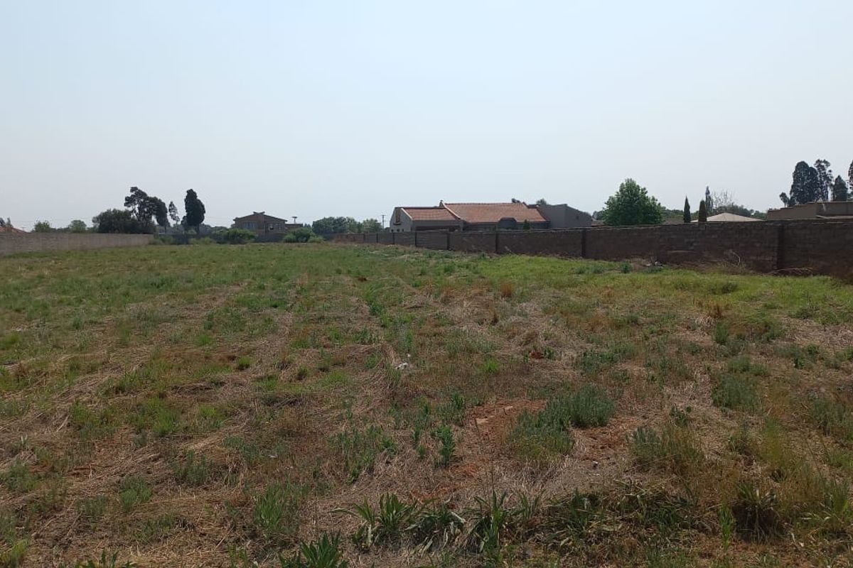 4000SQM vacant stand available on one of the good streets of Henley - Photo 5