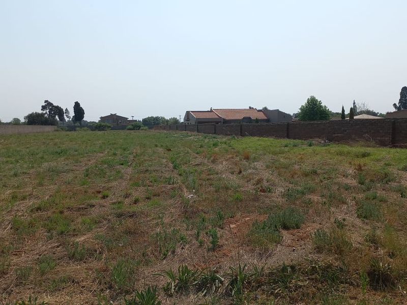 4000SQM vacant stand available on one of the good streets of Henley - Photo 5