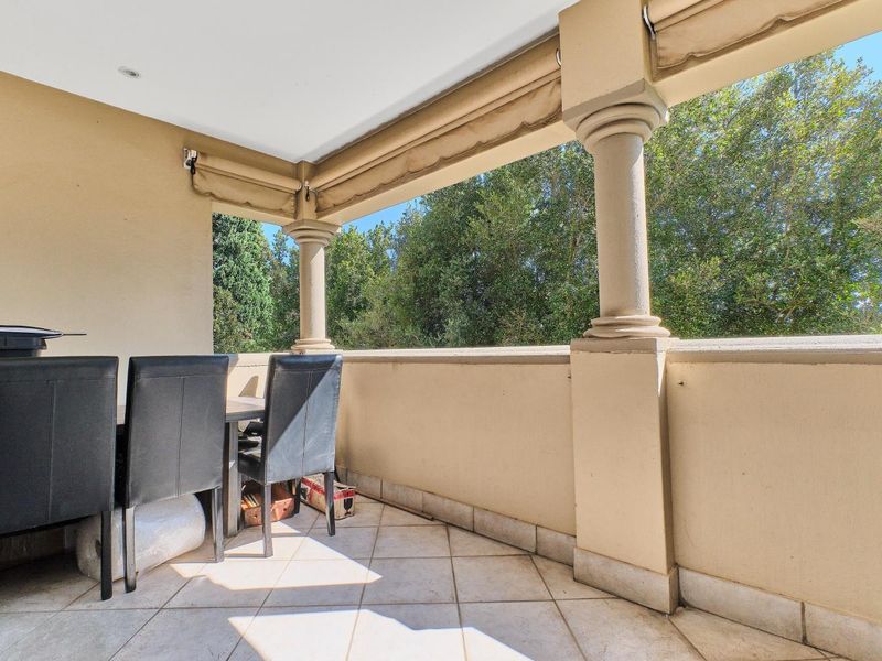 DRASTICALLY REDUCED FOR QUICK SALE - Pet Free Executive  Apartment For Sale in Hyde Park - Photo 4